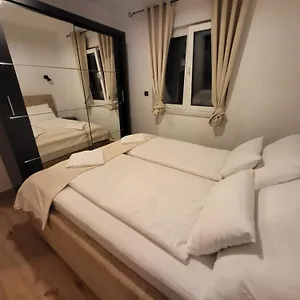  Apartment Dado